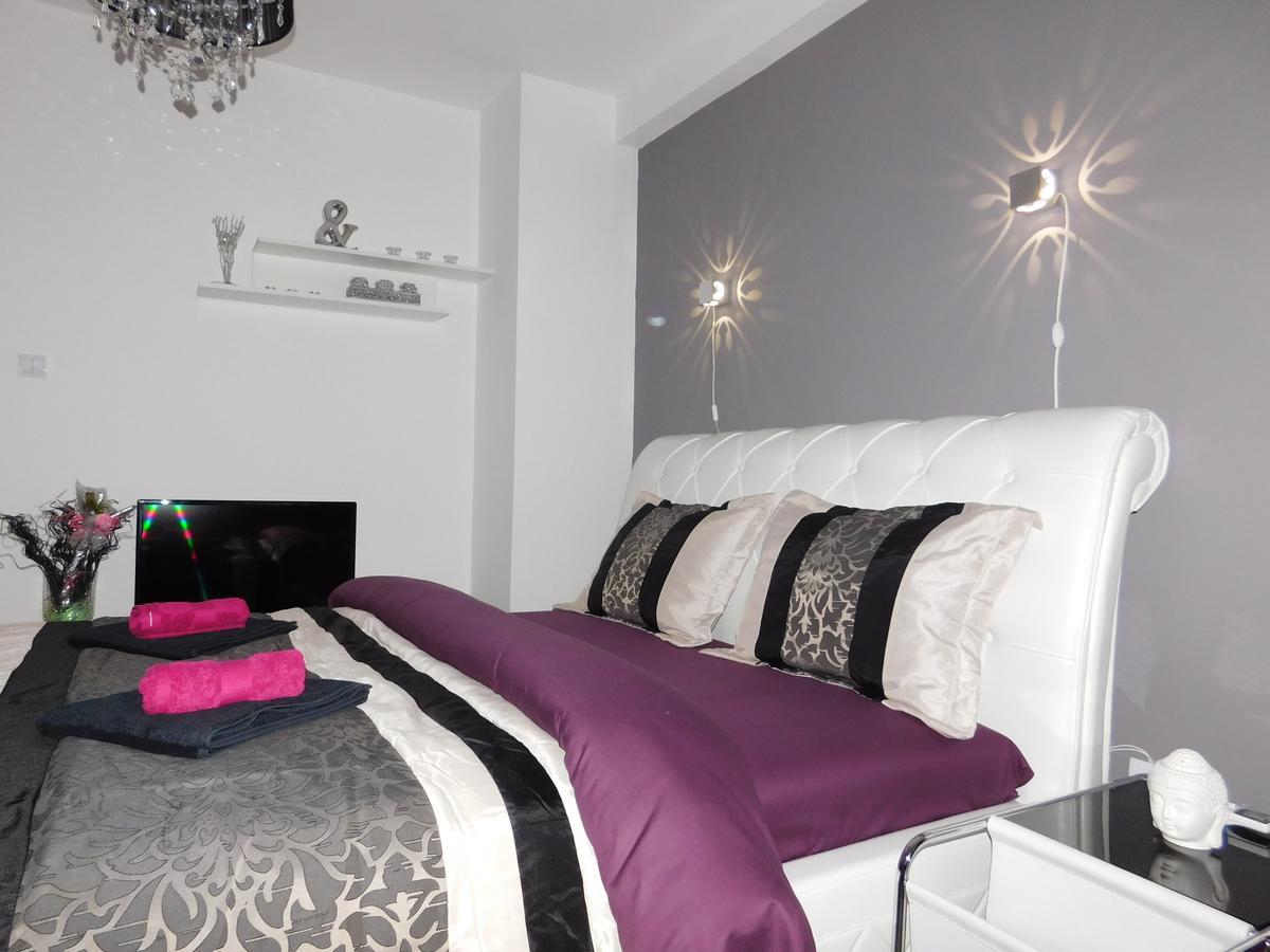 Velvet Lux Apartment Ni Eksteriør bilde